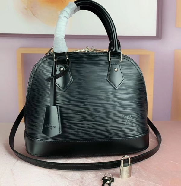 ルイヴィトンバッグ正面デザイン